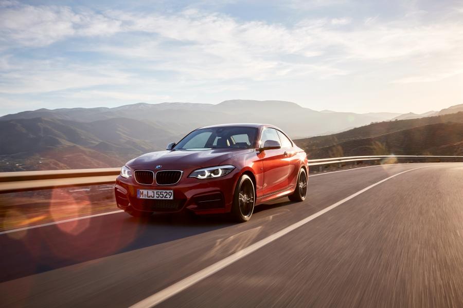  BMW M240i xDrive Coupe 2017 года  (WW) (фото 2 из 116)
